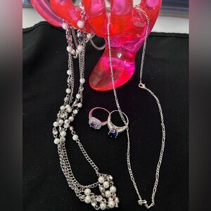 Women’s jewelry lot 2 necklaces and 2 silver tone rings size 8